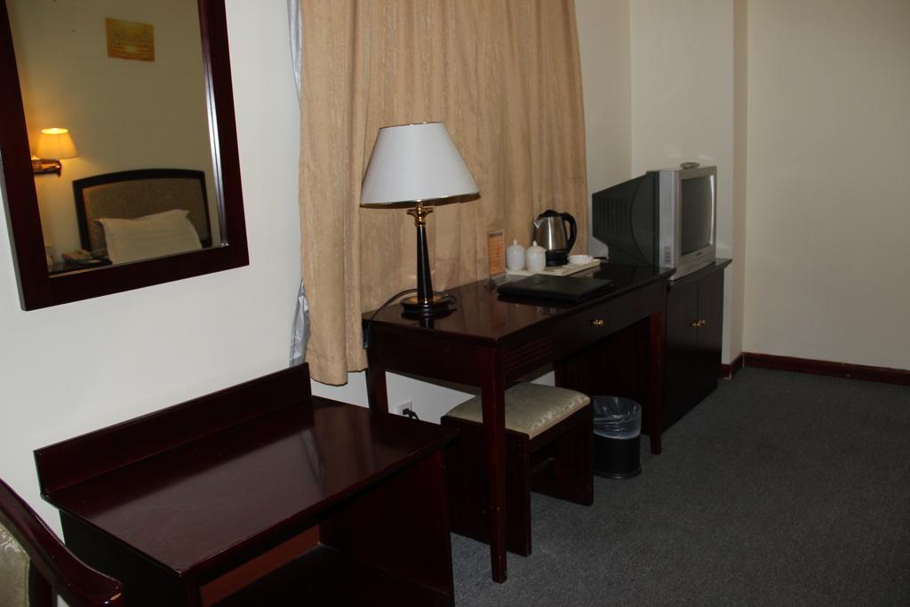 Super 8 Beijing Yizhuang Tianbao Hotel ภายนอก รูปภาพ